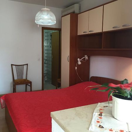 Apartments Bilic Nemira Омиш Экстерьер фото